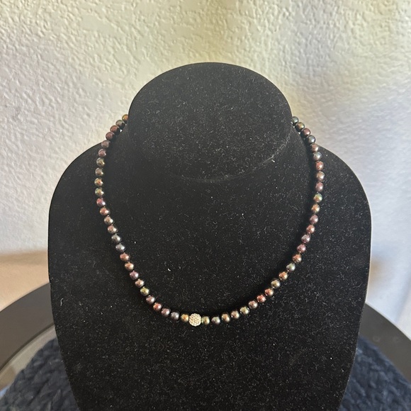 Jewelry - Elegant Multicolor Pearl Necklace